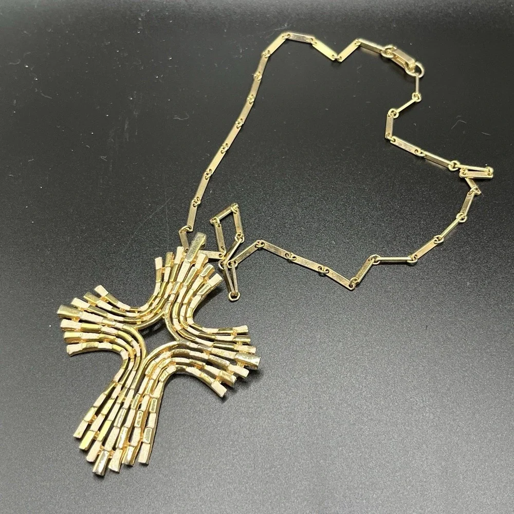 Vintage 60s Gold Tone & White Enamel Chunky Brutalist Cross Pendant Necklace 18